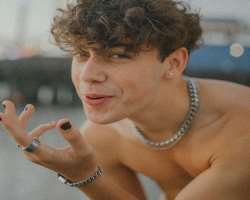 Iannone has piercing in his ears and also loves to wear jewelry like chains, bracelet,s and rings Iannone has piercing in his ears and also loves to wear jewelry like chains, bracelet,s and rings.